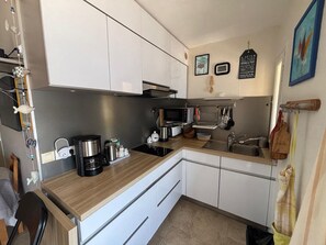 Fridge, microwave, dishwasher, coffee/tea maker