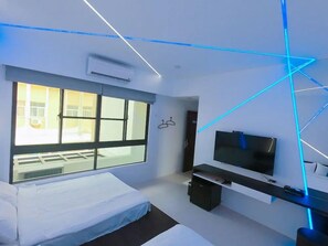 Classic Quadruple Room | Free WiFi - Turn Left B&B (Magong)