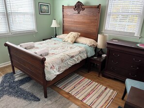 2 bedrooms, WiFi, bed sheets - Two private upstairs rooms with a private entrance.  (Morehead City)