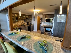 雪櫃、微波爐、焗爐、爐具