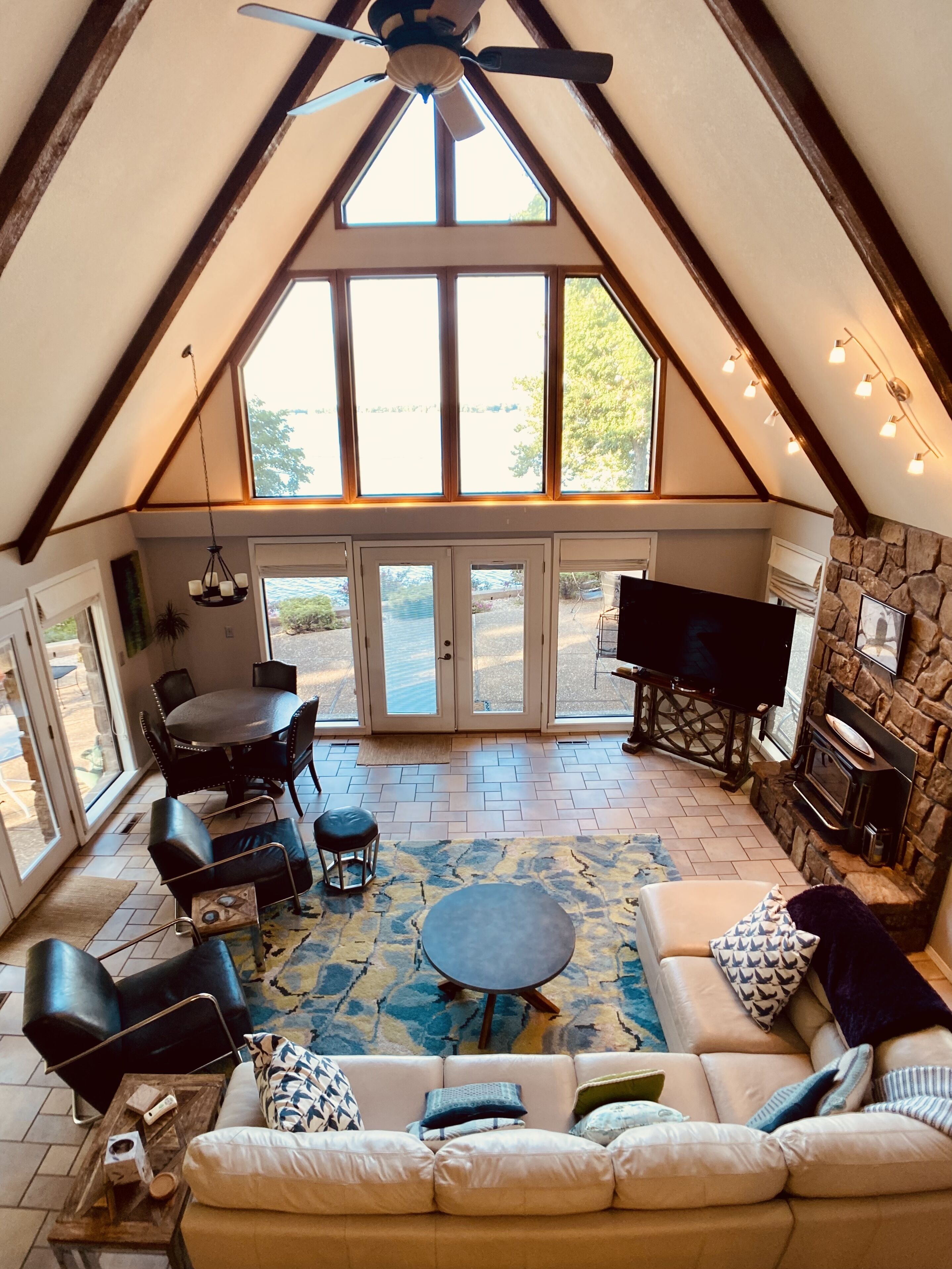 Smart TV, fireplace, books