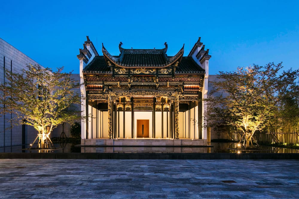 Ahn Luh Zhujiajiao