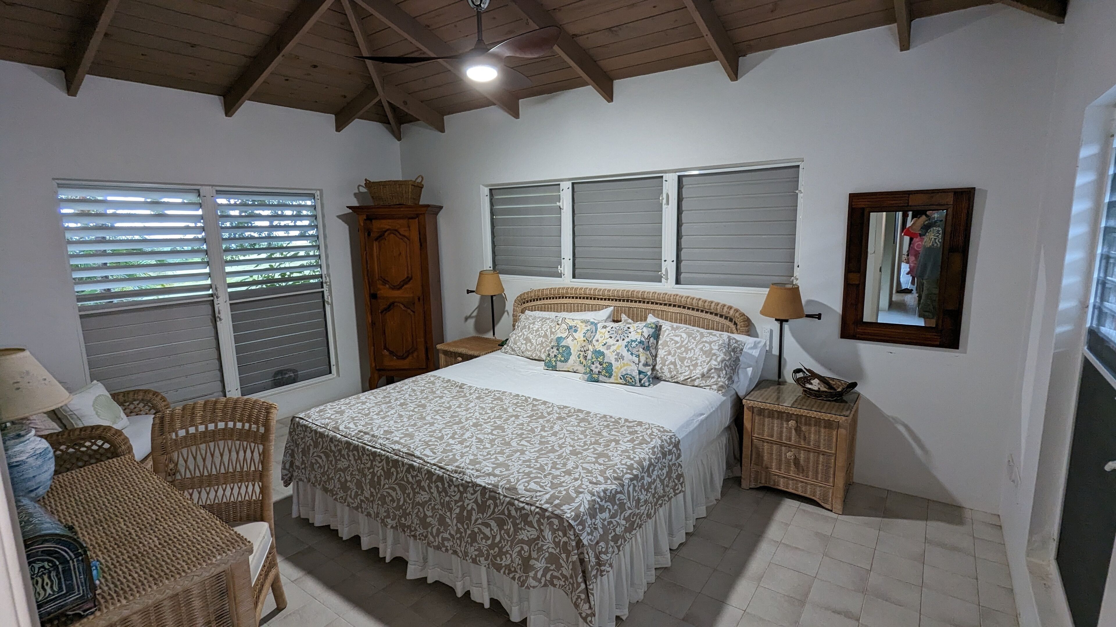 3 bedrooms, iron/ironing board, WiFi, bed sheets