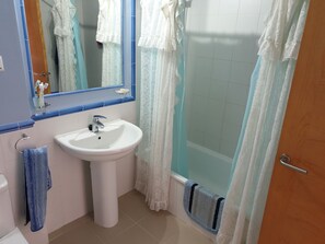 Shower, hair dryer, towels - ISLAND OF RIVEIRA GOLF APARTMENT (Mijas)