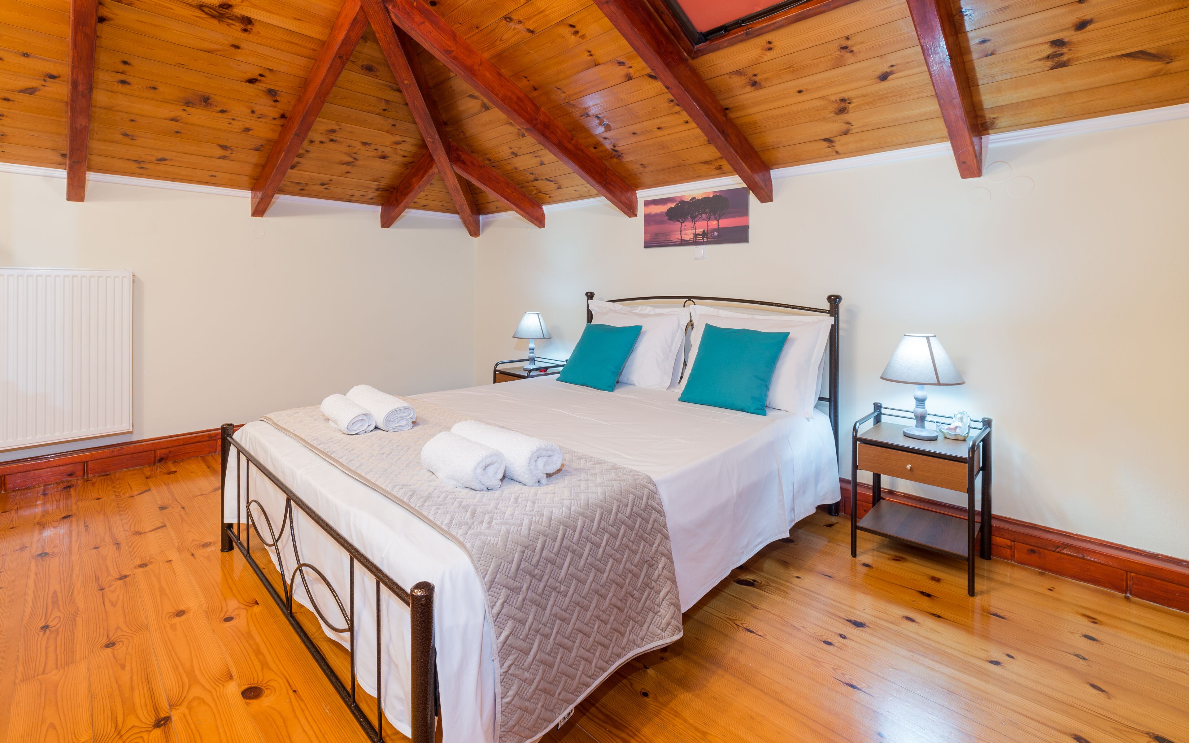 2 soverom, safe på rommet, skrivebord og lydisolert