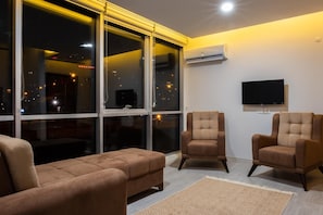 106-cm Smart TV with satellite channels