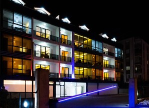 Façade de l’hébergement - soirée/nuit