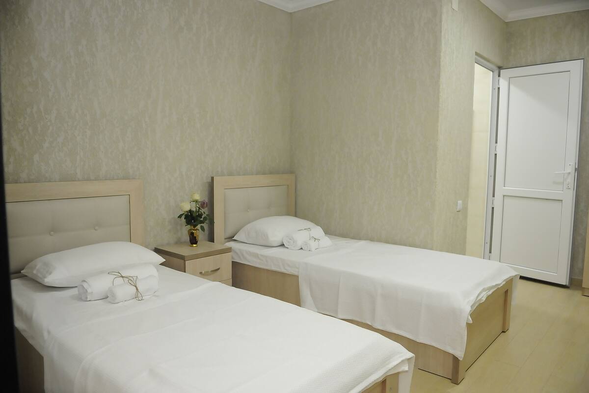 Iron/ironing board, free WiFi, bed sheets