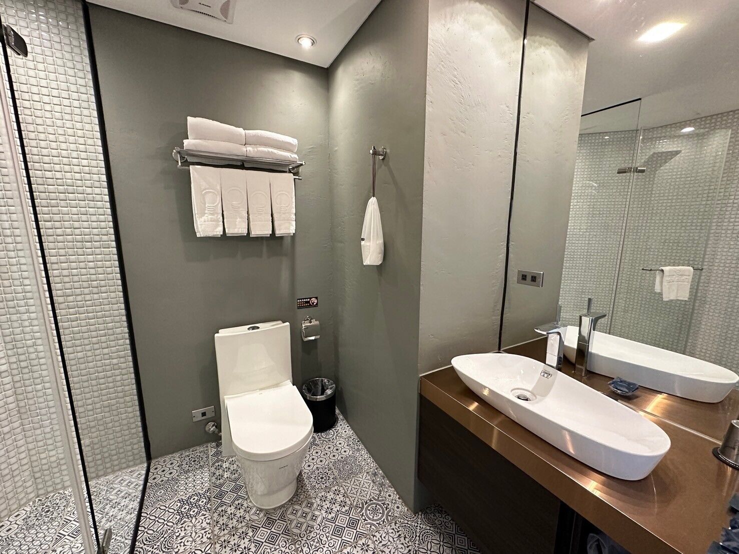 classic quadruple room | bathroom | hair dryer, slippers, towels, shampoo