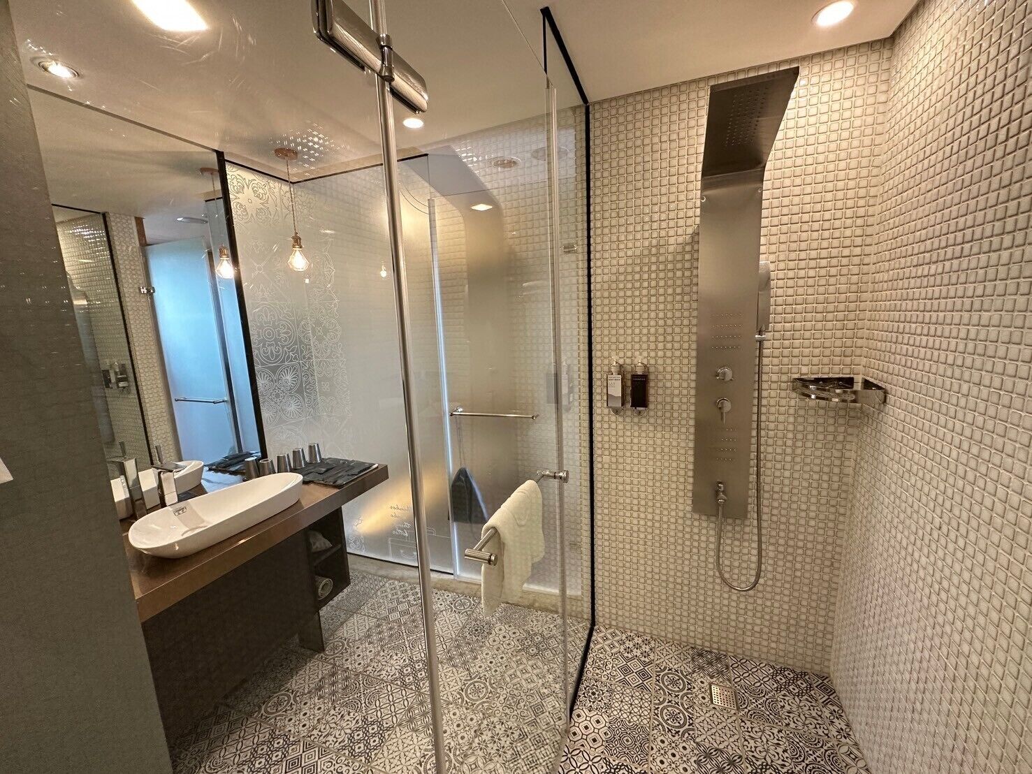 classic triple room | bathroom | hair dryer, slippers, towels, shampoo