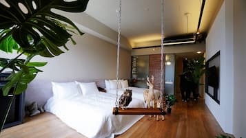 1 bedroom, down duvets, in-room safe, blackout curtains