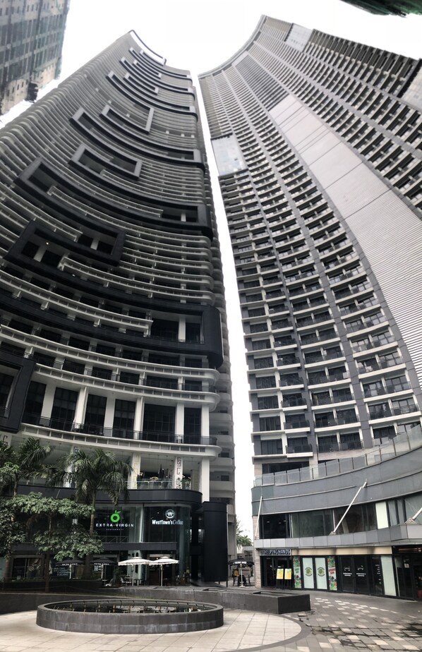 Front of property - The Knightsbridge Residences Makati (Makati)