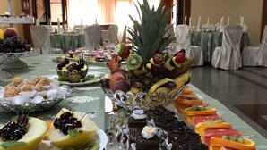A buffet table with various fruit and dessert options. - Hotel Emma Est (Craiova)