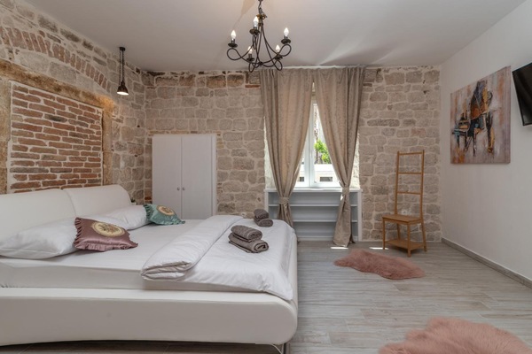 1 多间卧室、客房内保险箱、特色家居、遮光窗帘