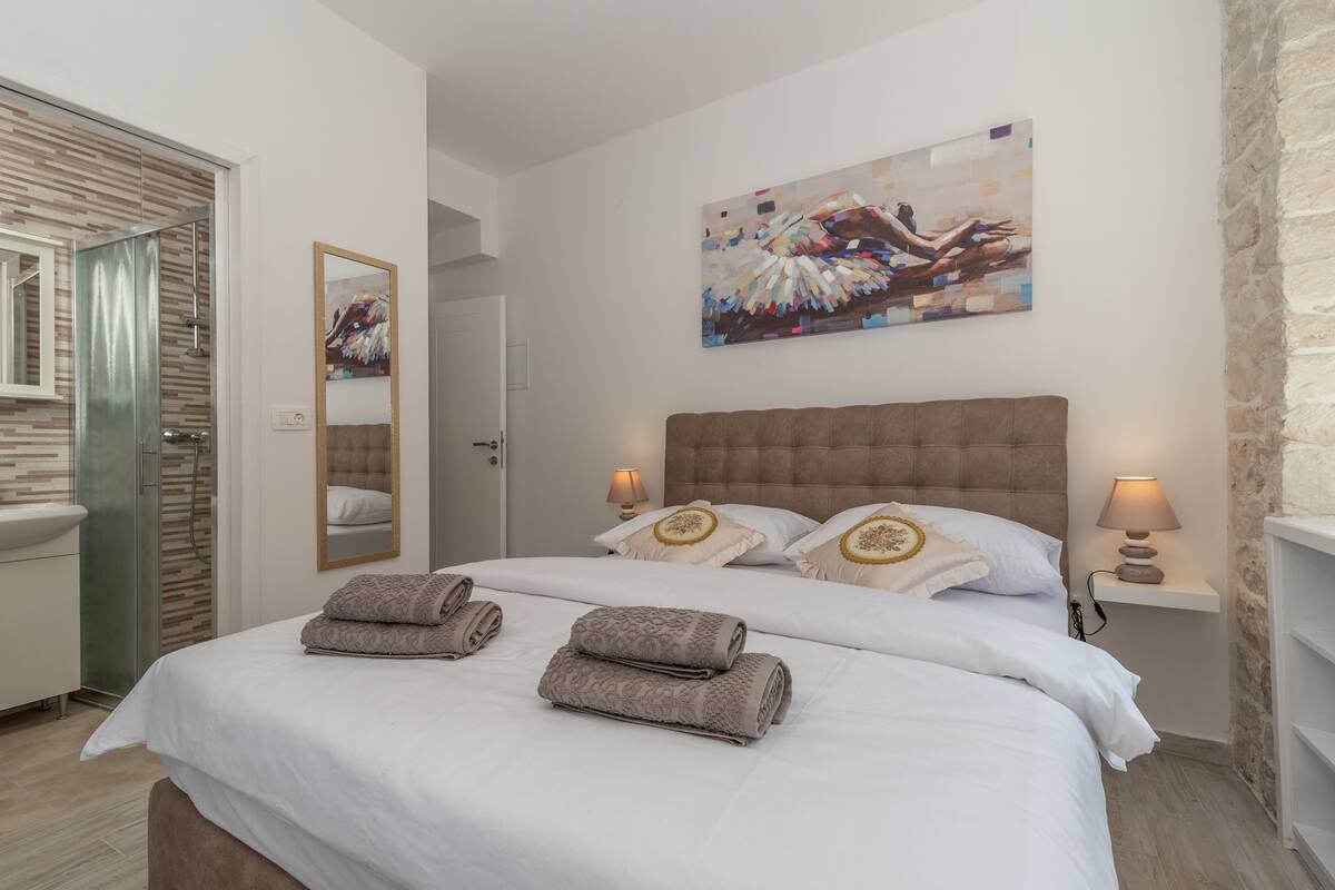 Double Room Paula | Coffre-fort, rideaux d’obscurcissement, système d’insonorisation
