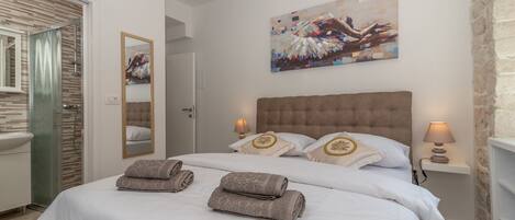 Double Room Paula | In-room safe, individually furnished, blackout drapes, soundproofing