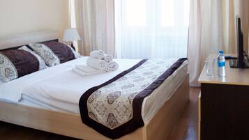 Junior-suite | Skrivebord, strygejern/strygebræt, gratis Wi-Fi, sengetøj