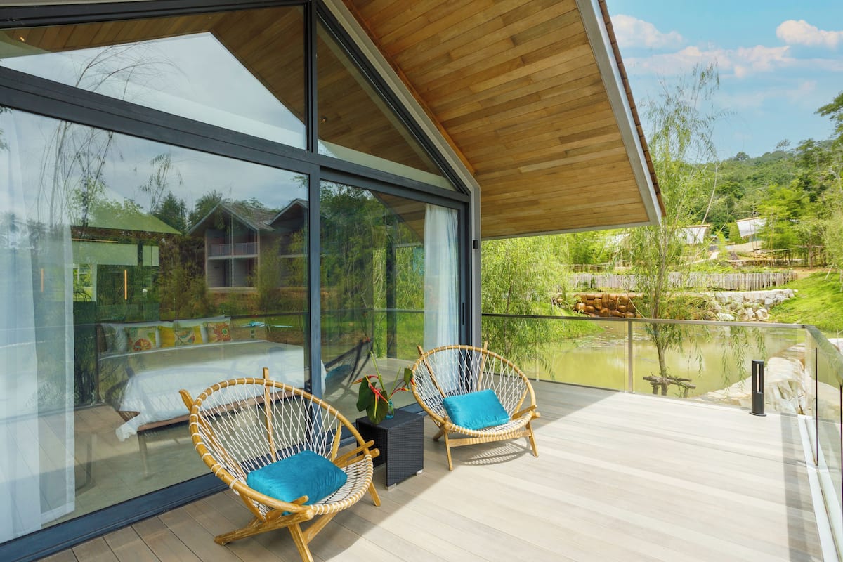 Lagoon Villa with Roundtrip Boat Transfer | レイク ビュー