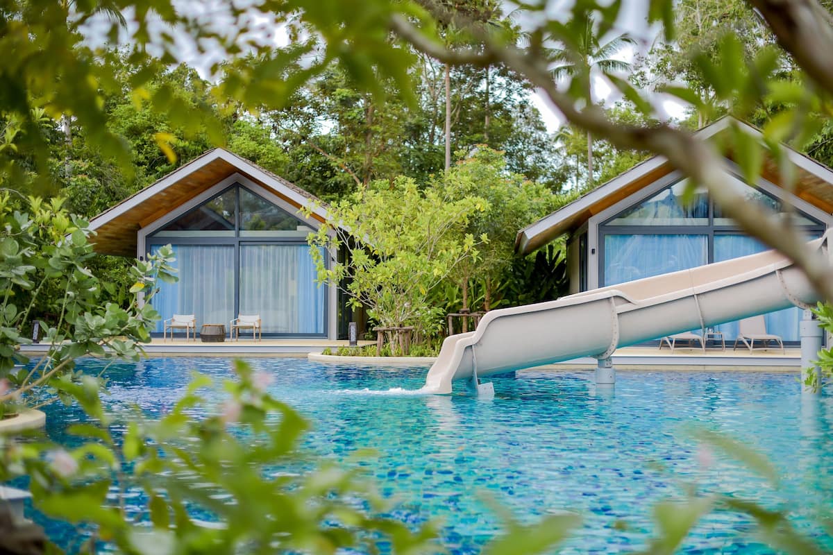 One Bedroom Pool Access Villa with Round-Trip Boat transfer | 低刺激性寝具、ミニバー、セーフティボックス (室内)、遮光カーテン