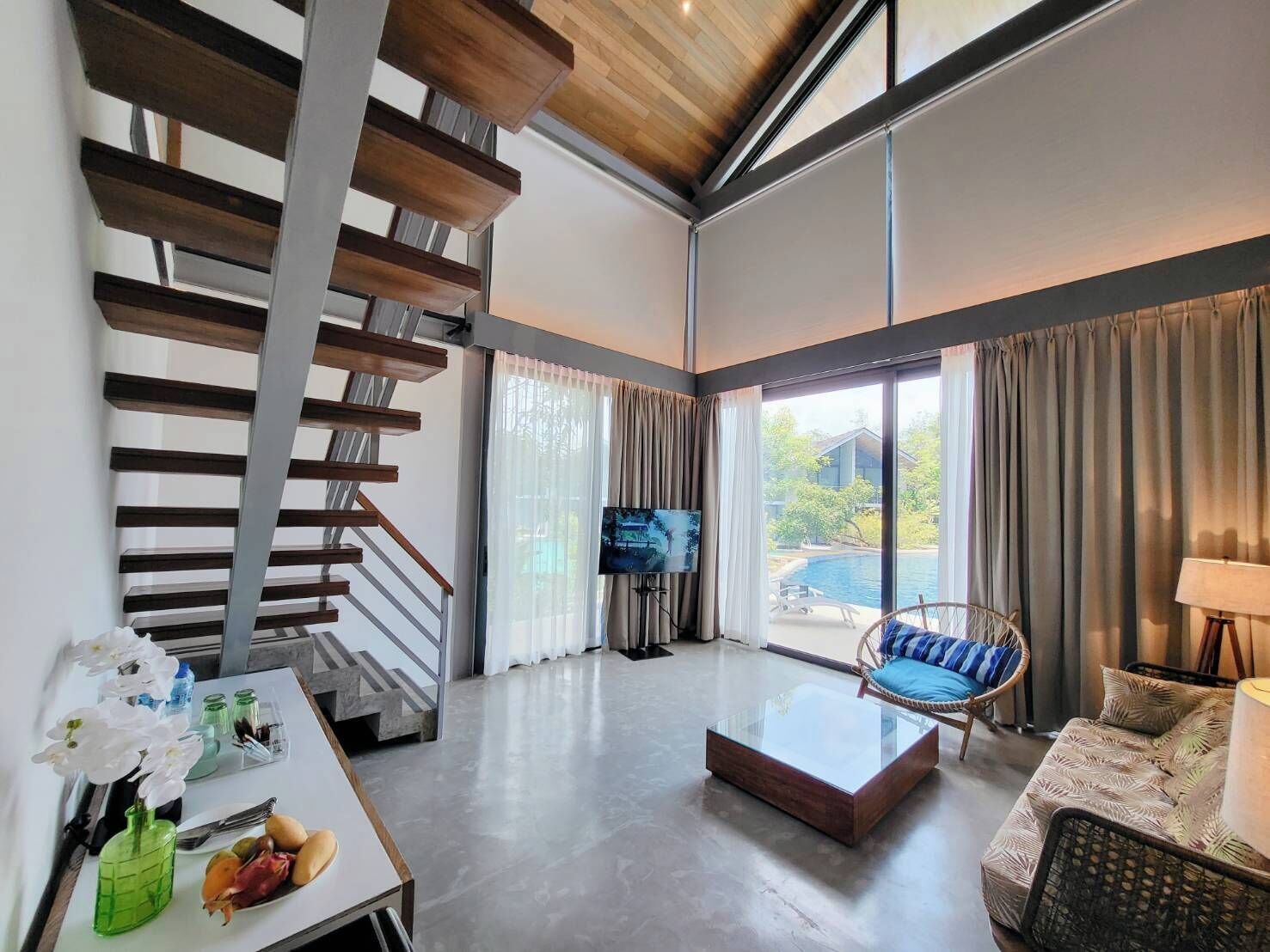Two-Bedroom Villa Pool Access with Round-Trip Boat Transfer | Coin séjour