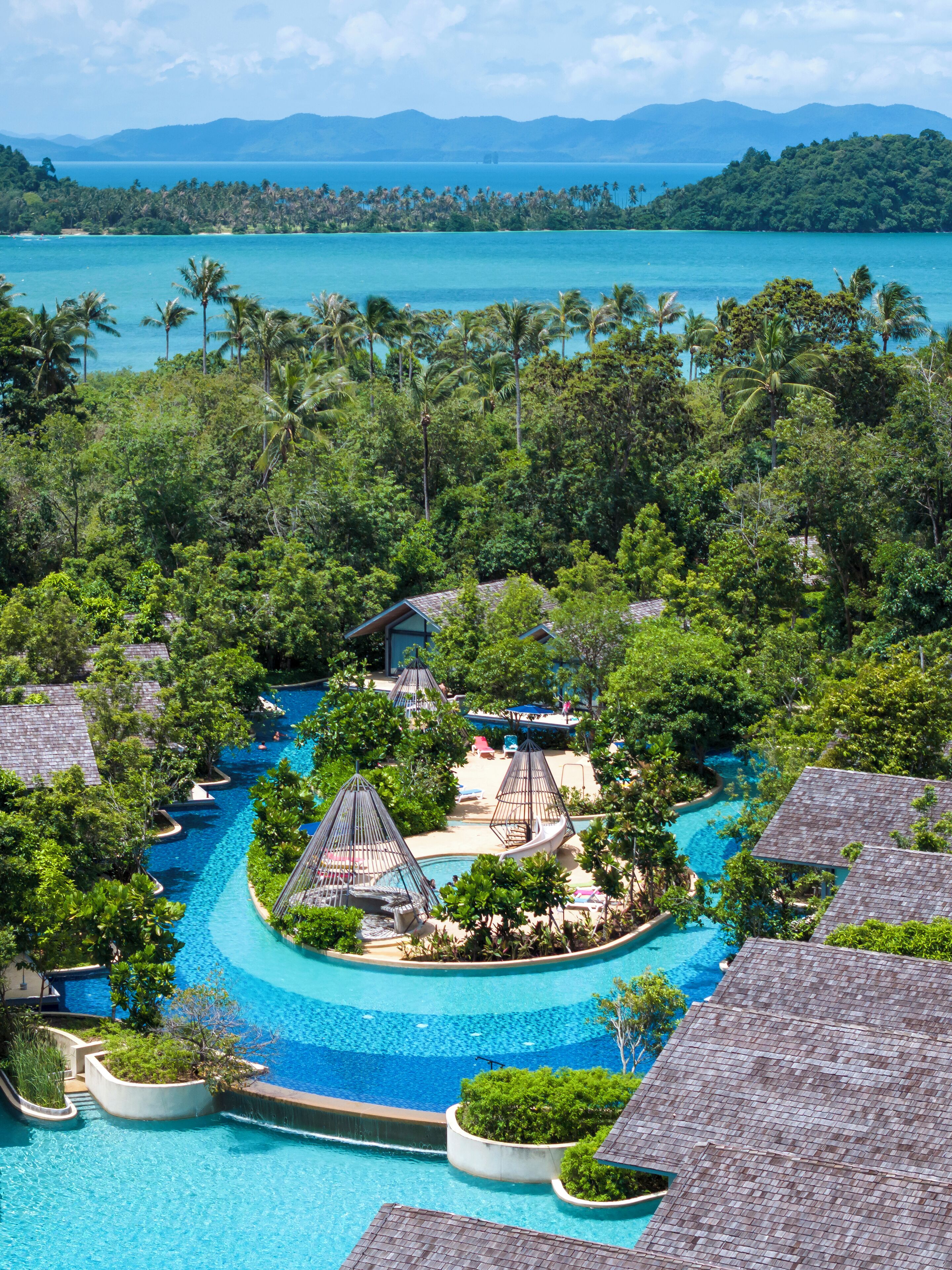 2 outdoor pools, an infinity pool, free pool cabanas, pool umbrellas