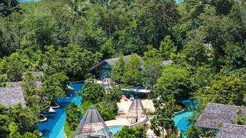 2 piscinas externas, piscina infinita, barracas de cortesia, guarda-sóis