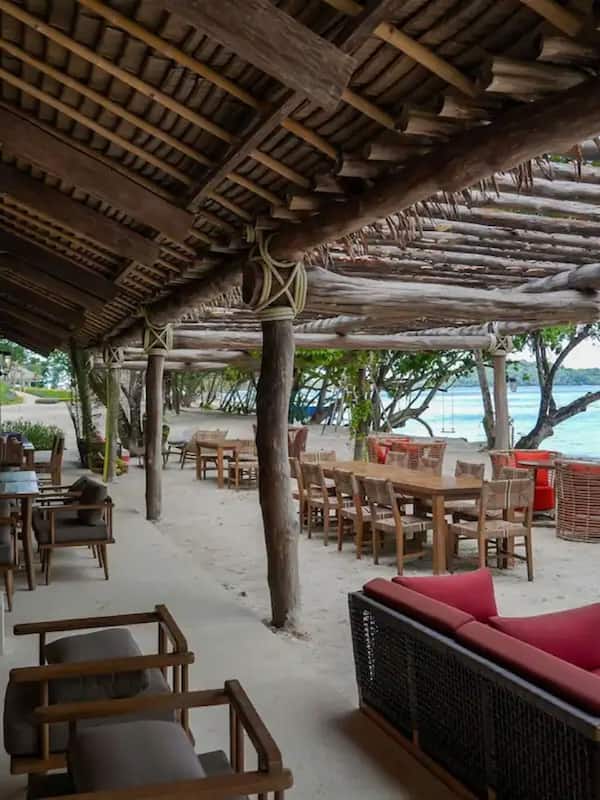 2 restaurants, breakfast, lunch served; local and international cuisine