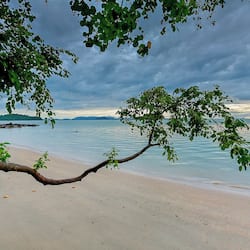 Private beach, white sand, beach bar