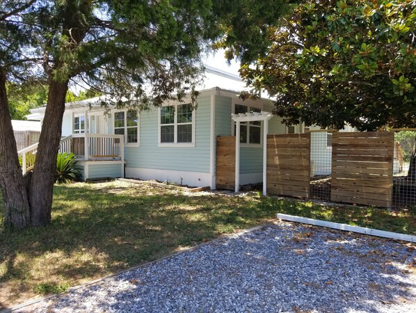 المنشأة من الخارج