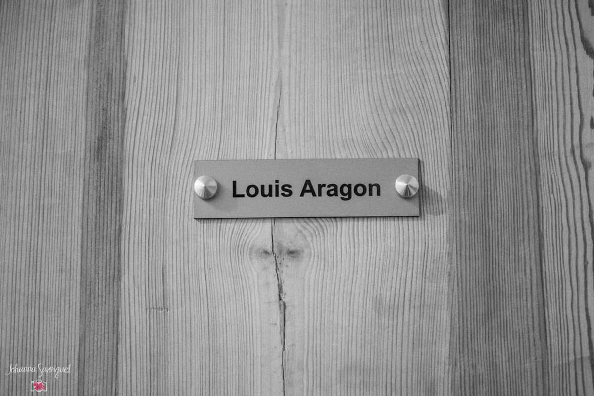 Deluxe dubbelrum (Louis Aragon) | Individuell inredning, unika möbler, skrivbord och ljudisolering