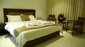 Phòng Executive | Két bảo mật tại phòng, phòng cách âm, bàn ủi/dụng cụ ủi quần áo 