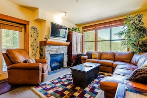 Smart TV, fireplace, stereo