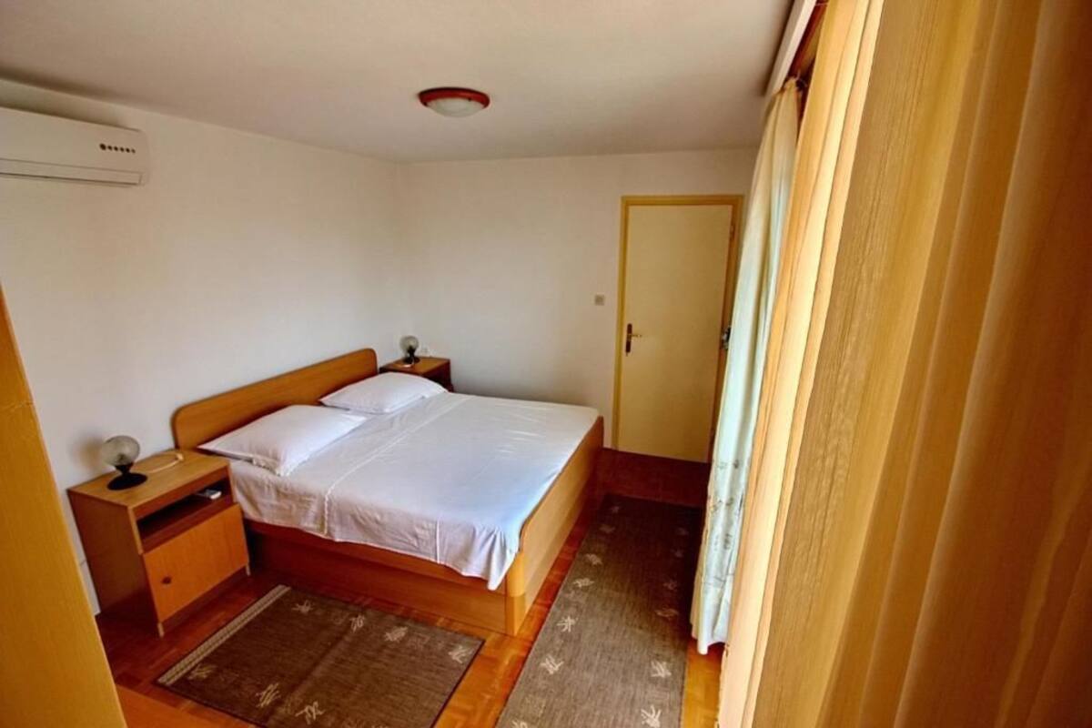 Double Room, Balcony | Desk, blackout curtains, free WiFi, bed sheets
