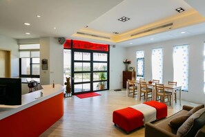 Interior - Sea - People (Magong)