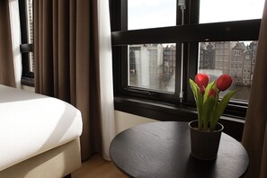 Desk, laptop workspace, iron/ironing board, free WiFi - Hotel van Gelder (Amsterdam)