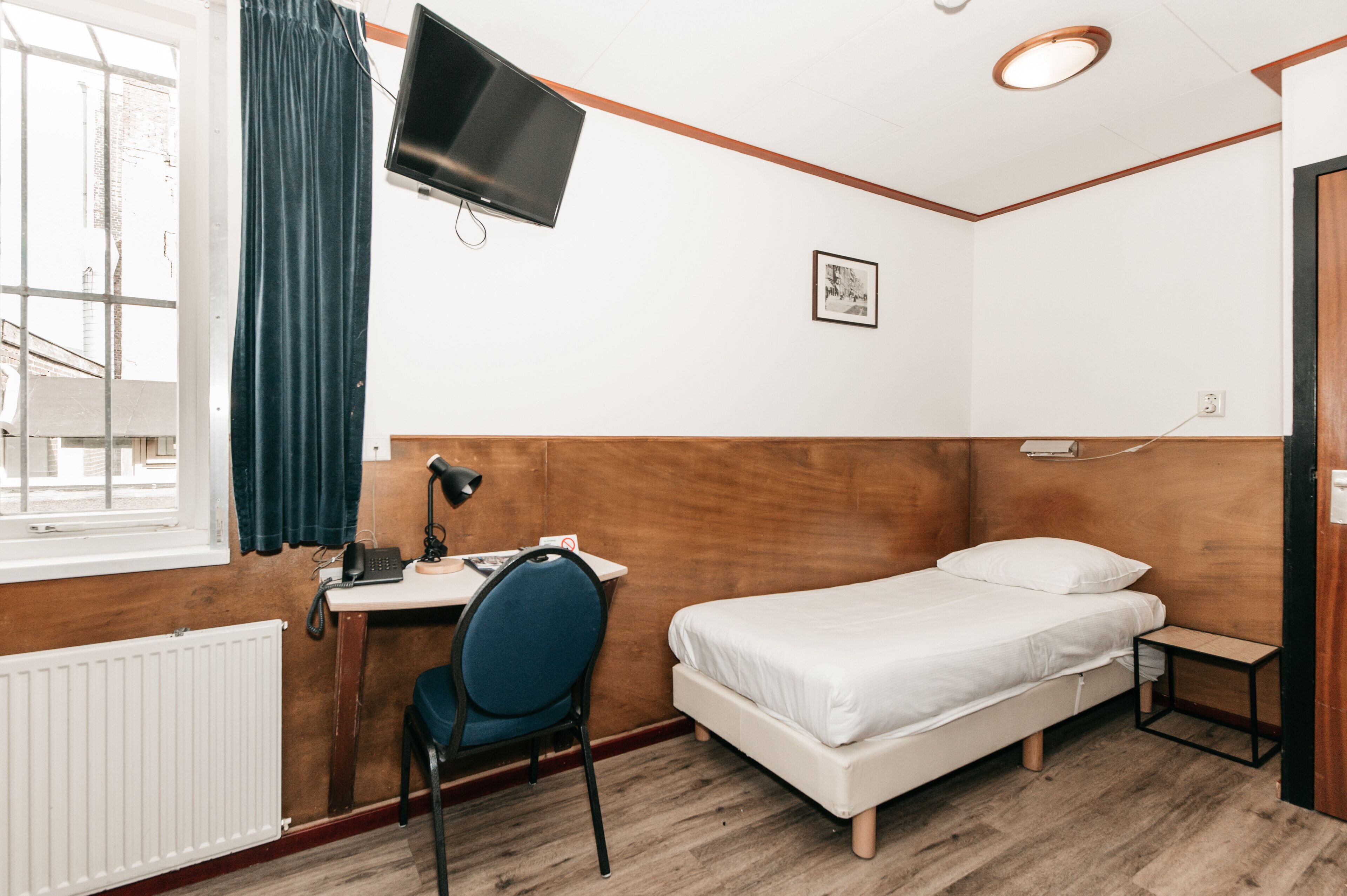 Standard Single Room, Non Smoking | Desk, laptop workspace, iron/ironing board, free WiFi