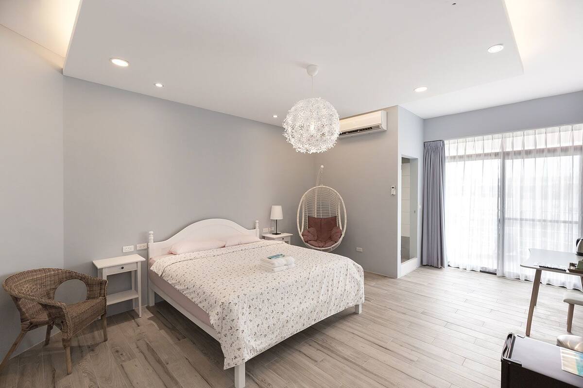 Desk, blackout curtains, free WiFi, bed sheets