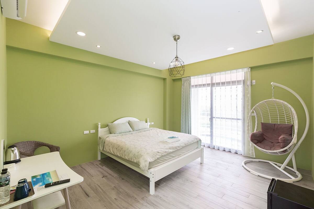 Desk, blackout curtains, free WiFi, bed sheets