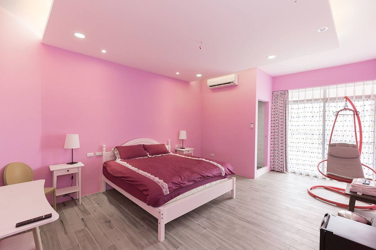 Desk, blackout curtains, free WiFi, bed sheets