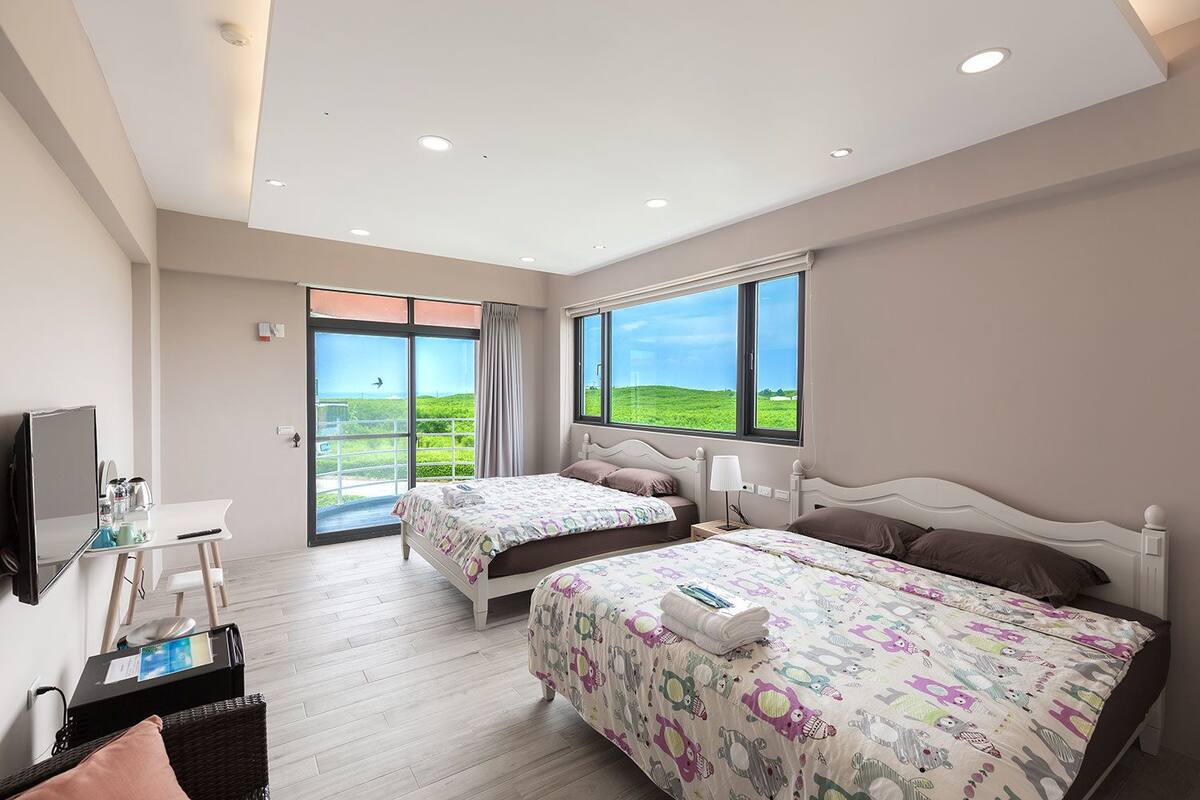 Desk, blackout curtains, free WiFi, bed sheets