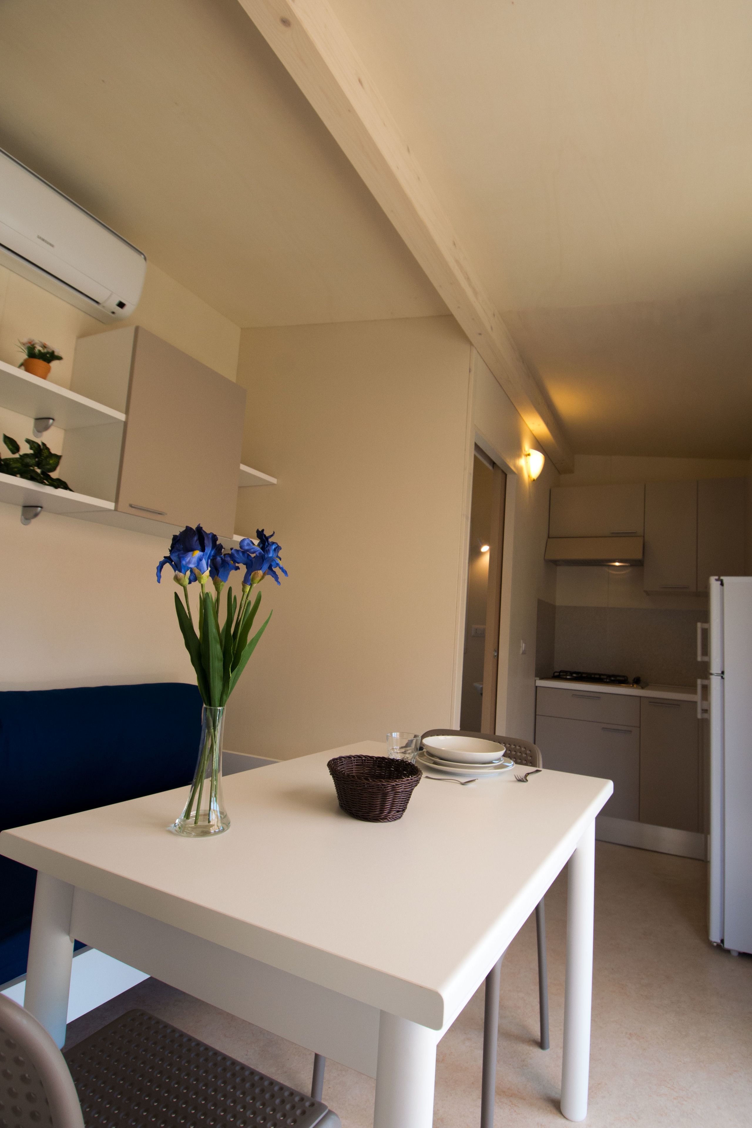 Bungalow, 1 Schlafzimmer (Lusso B) | Wohnbereich | Fernseher, Tischtennisplatte