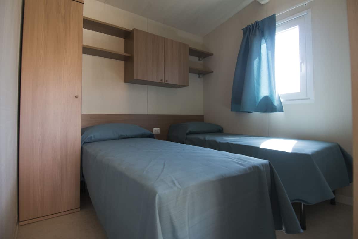 Bungalow, 1 habitación (Lusso B) | 2 habitaciones, cortinas blackout, wifi gratis y ropa de cama