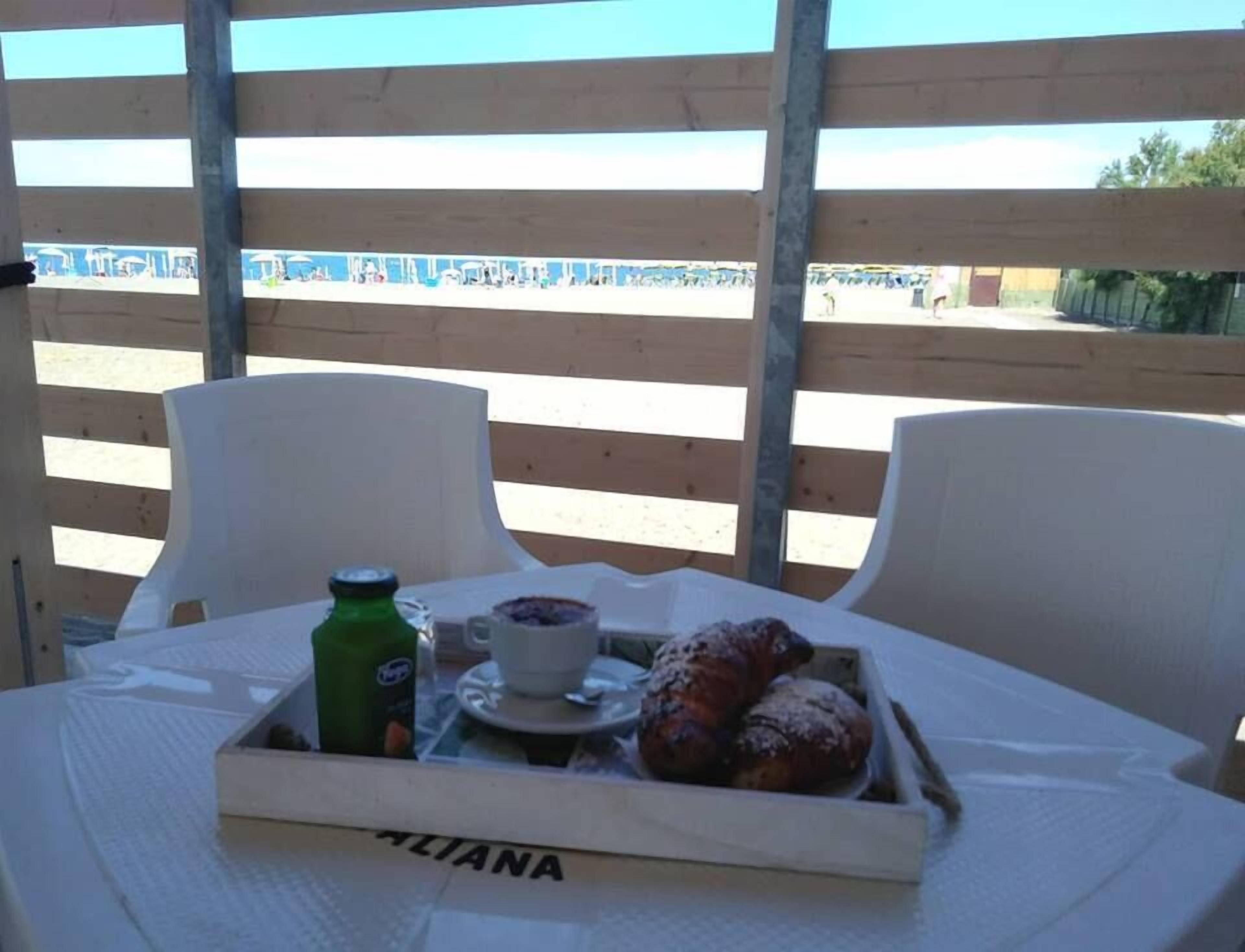 3 barer/lounger och bar vid poolen