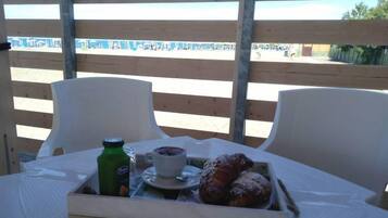 3 barer/lounger och bar vid poolen