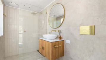 Combined shower/bathtub, hair dryer