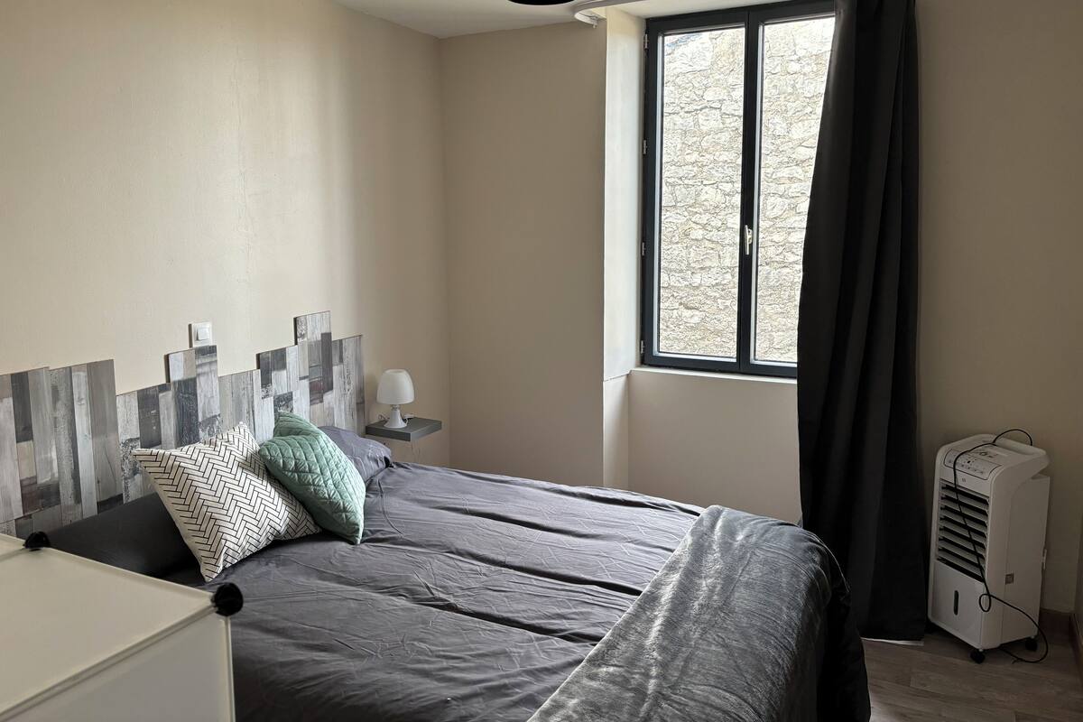 Basic Apartment | Premium bedding, desk, laptop workspace, blackout drapes