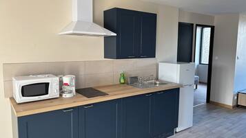 Basic Apartment | Private kitchen