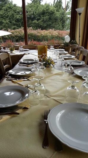Lunch, dinner served; Italian cuisine, pool views