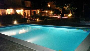 Seasonal outdoor pool, pool loungers