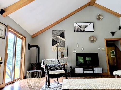 Eristäytynyt Riverfront Cabin Oasis / PSU jalkapallo / hirvi katselu